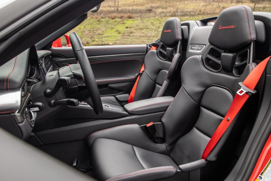 Интерьер Porsche 911 Speedster (991) 2019 года  (NA) (фото 21 из 41)